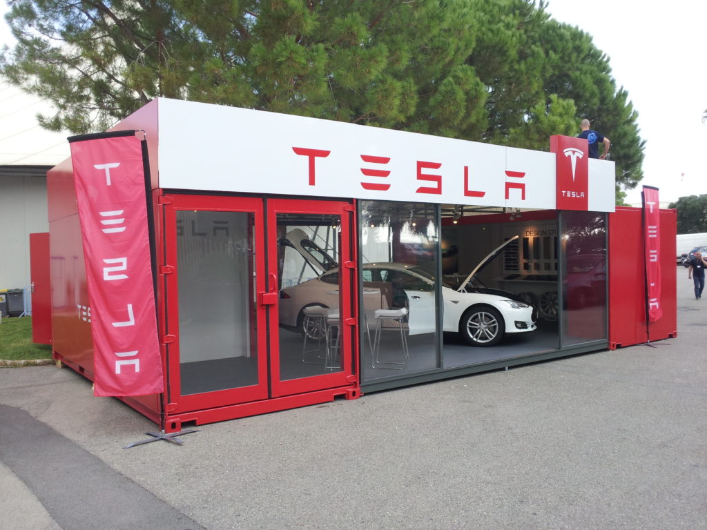 Tesla popup showroom
